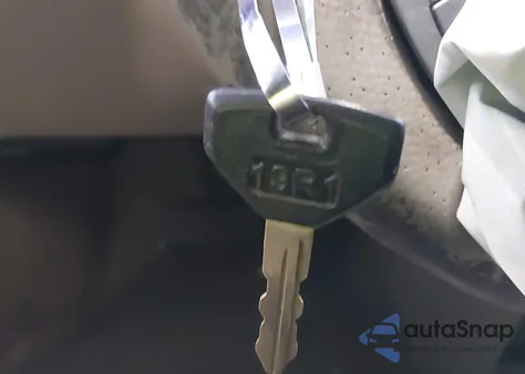 2000 Chrysler Town & Country Limited from USA, damaged, VIN 1C4GP64L5YB674792